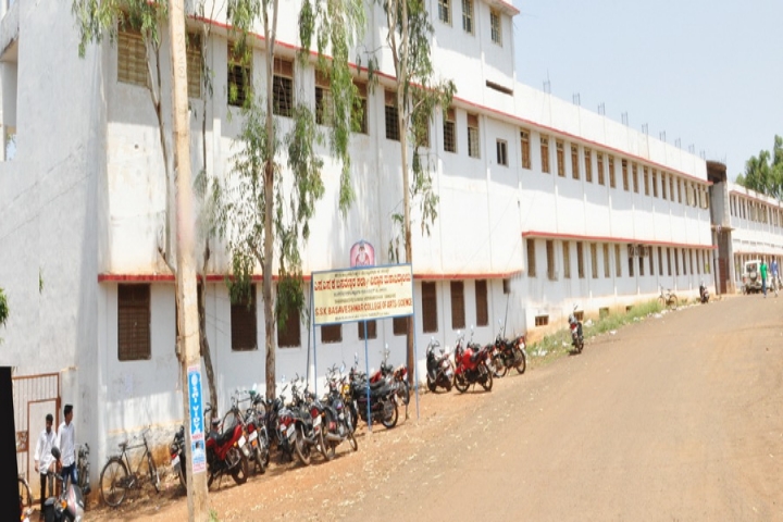 https://cache.careers360.mobi/media/colleges/social-media/media-gallery/20309/2018/11/24/Campus View of SSK Basaveshwar College of Arts and Science Basavakalyan_Campus-View.jpg